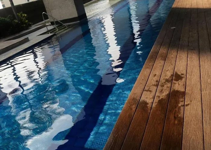 Aparthotel Private Cinema Staycation Recliner Pool With Jacuzzi 4*